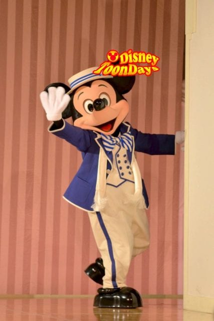 ディズニーアンバサダーホテルでグリーティングできるミッキーマウス