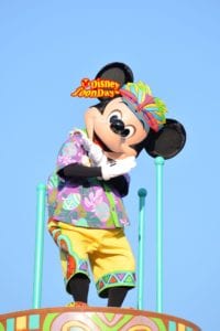 『ディズニー・イースターワンダーランド』のミッキーマウス（ハワイアン）