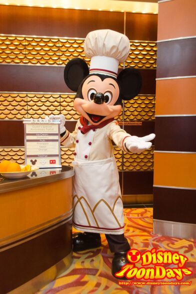 マイアニバーサリーストーリーでミッキーマウスとグリーティング