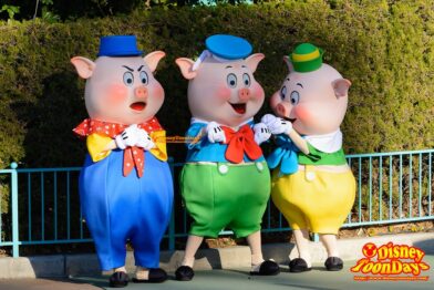 TDL ニューイヤーズグリーティング 2015 ファイファーピッグ フィドラーピッグ プラクティカルピッグ