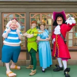 ファンタジーランドでフリーグリーティングを行うピーター・パン