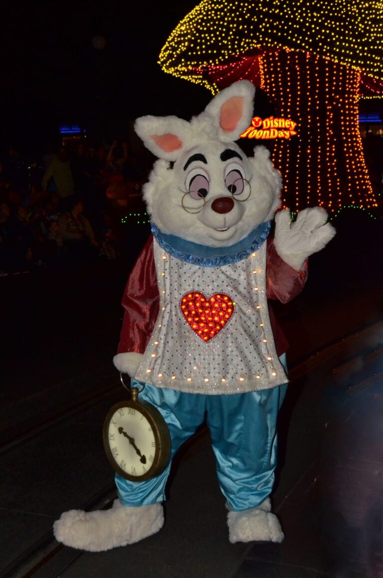 WDW　マジックキングダム　メインストリートエレクトリカルパレード　ホワイトラビット