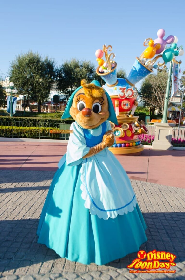 TDL　エントランス　グリーティング　スージー