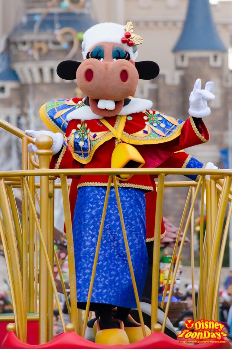 ディズニー・サンタヴィレッジ・パレードのクララベルカウ