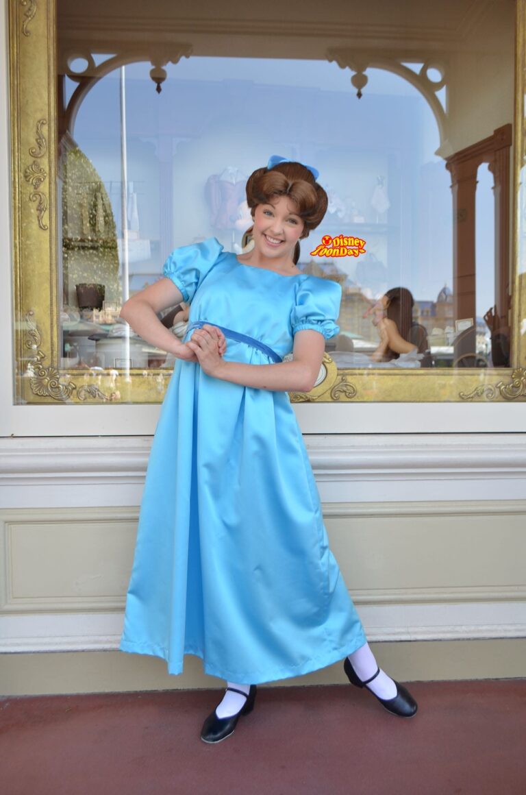 TDL エントランス　グリーティング　ウェンディ