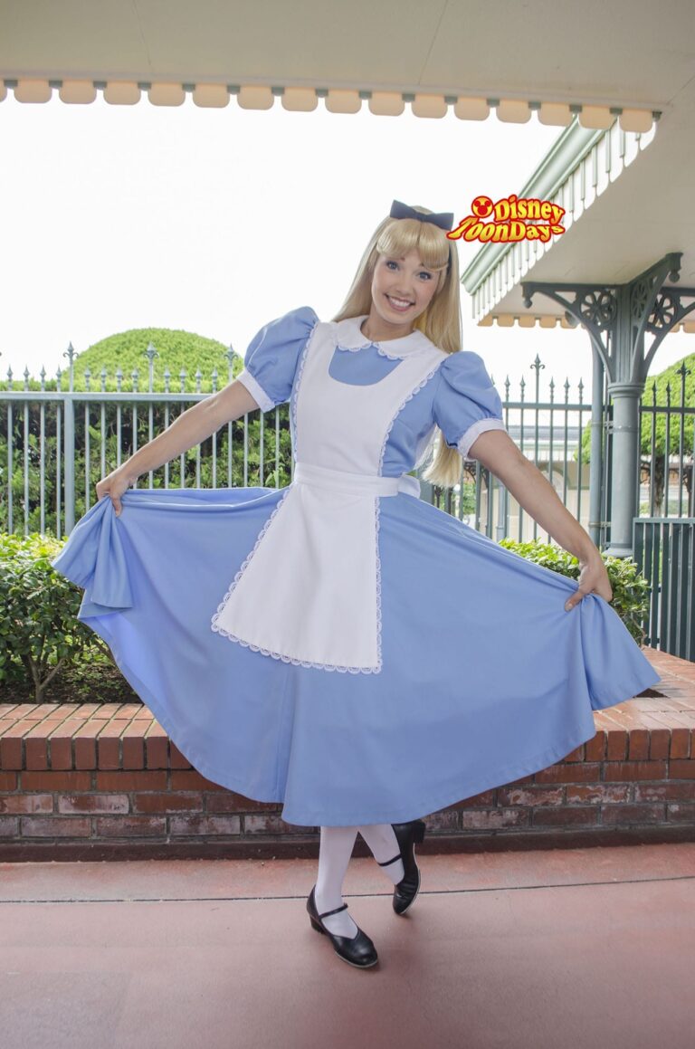 TDL　エントランス　グリーティング　アリス