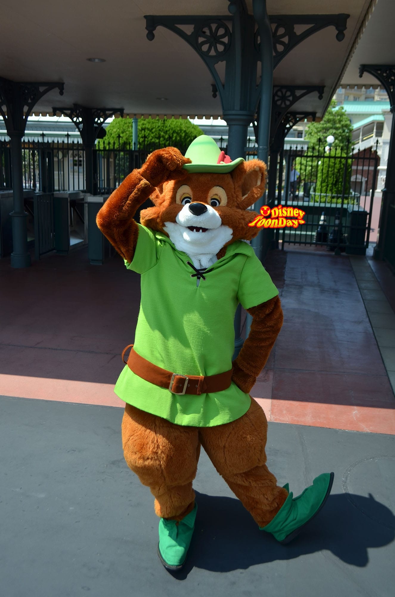 TDL　エントランス　グリーティング　ロビンフット