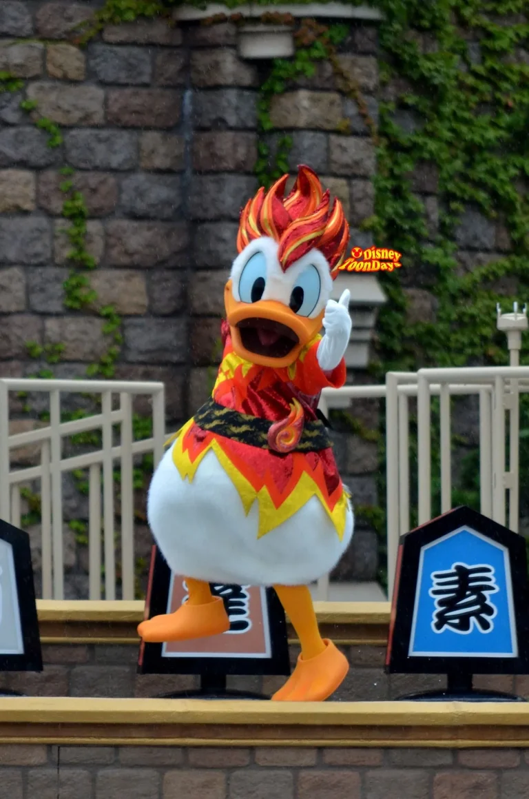 燃え盛るドナルドダック!