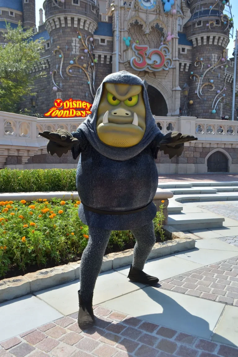 マレフィセントの手下たち『グーン』の整列グリ！東京ディズニーランド『ディズニー・ハロウィーン2013』整列グリーティング