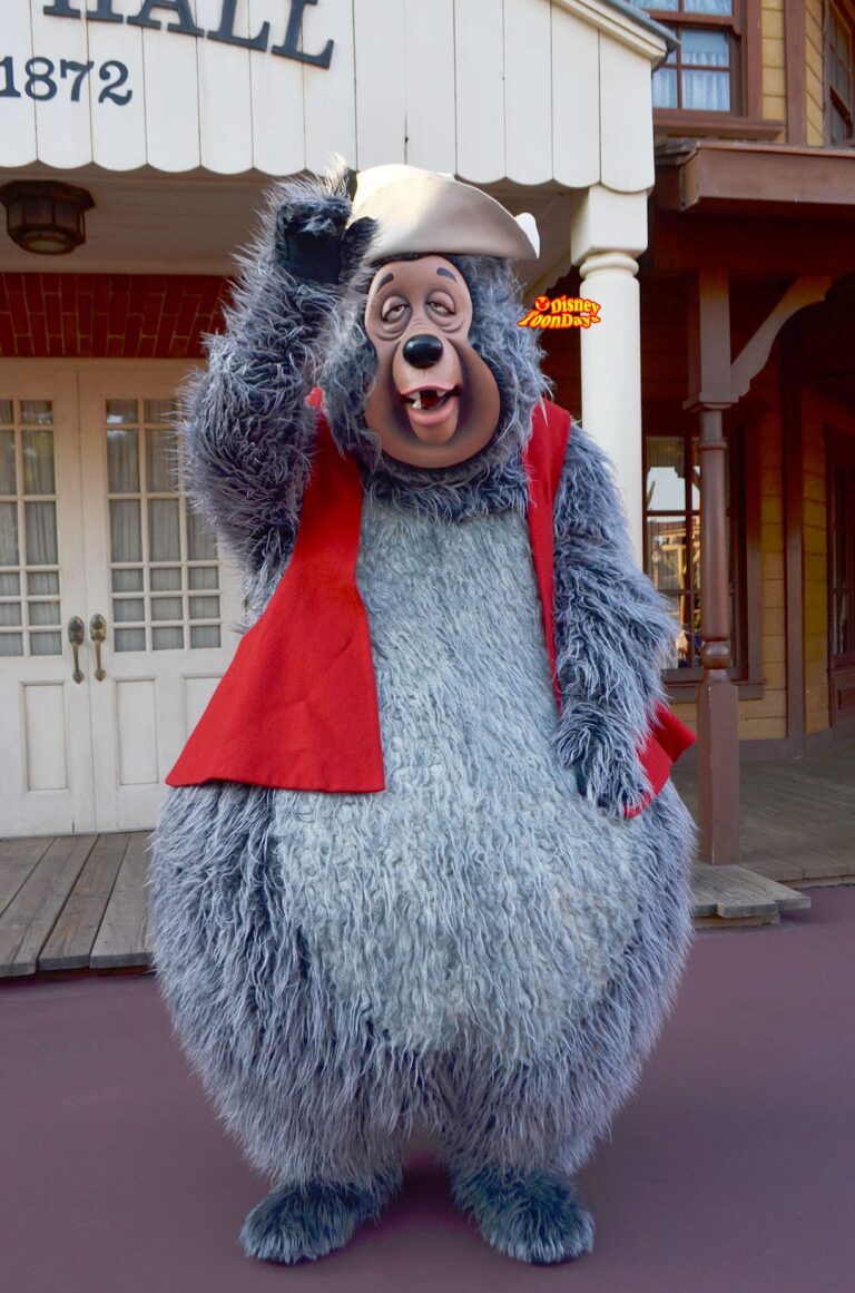 ウエスタンランドでグリーティングをしているビッグアル