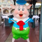 フィドラーピッグ：「3匹のこぶた」の青いセーラー服のこぶた