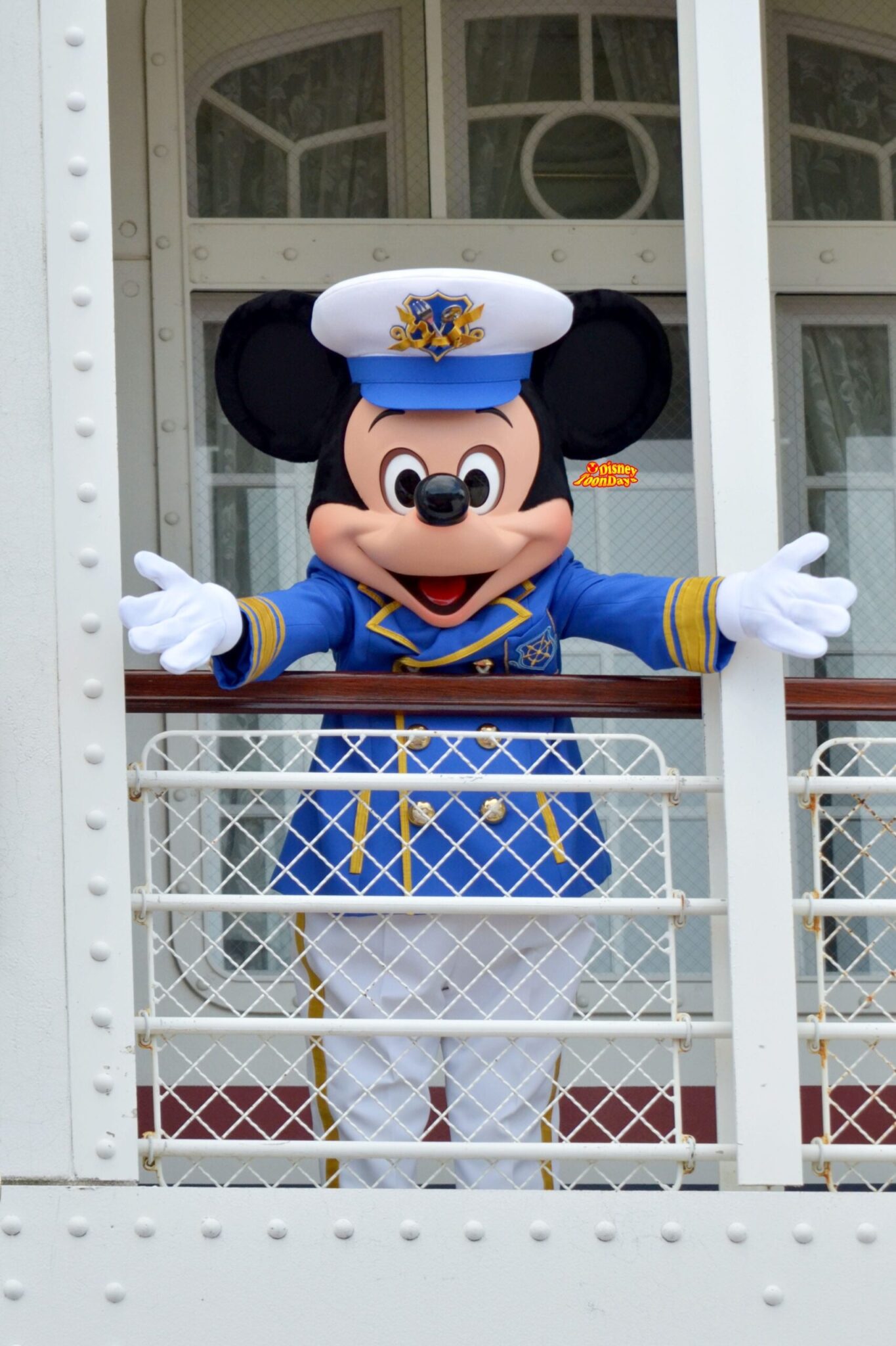 TDS アメリカンウォーターフロント ドックサイドステージ テーブルイズウェイティング ミッキーマウス