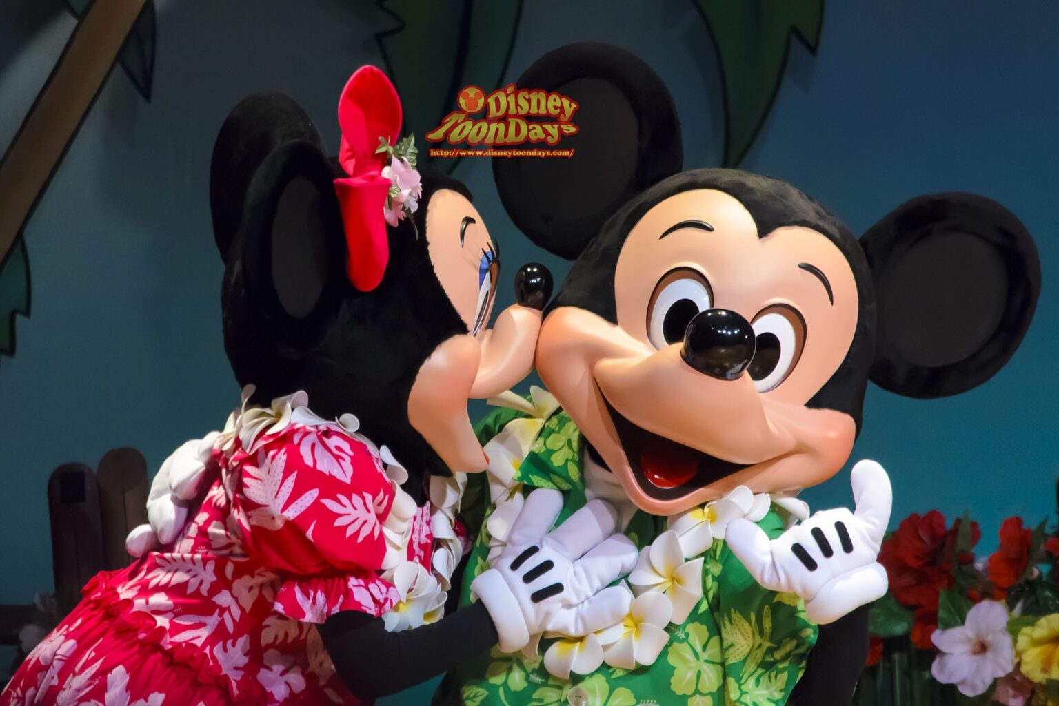 ポリネシアンレストランのリロのルアウ&ファン