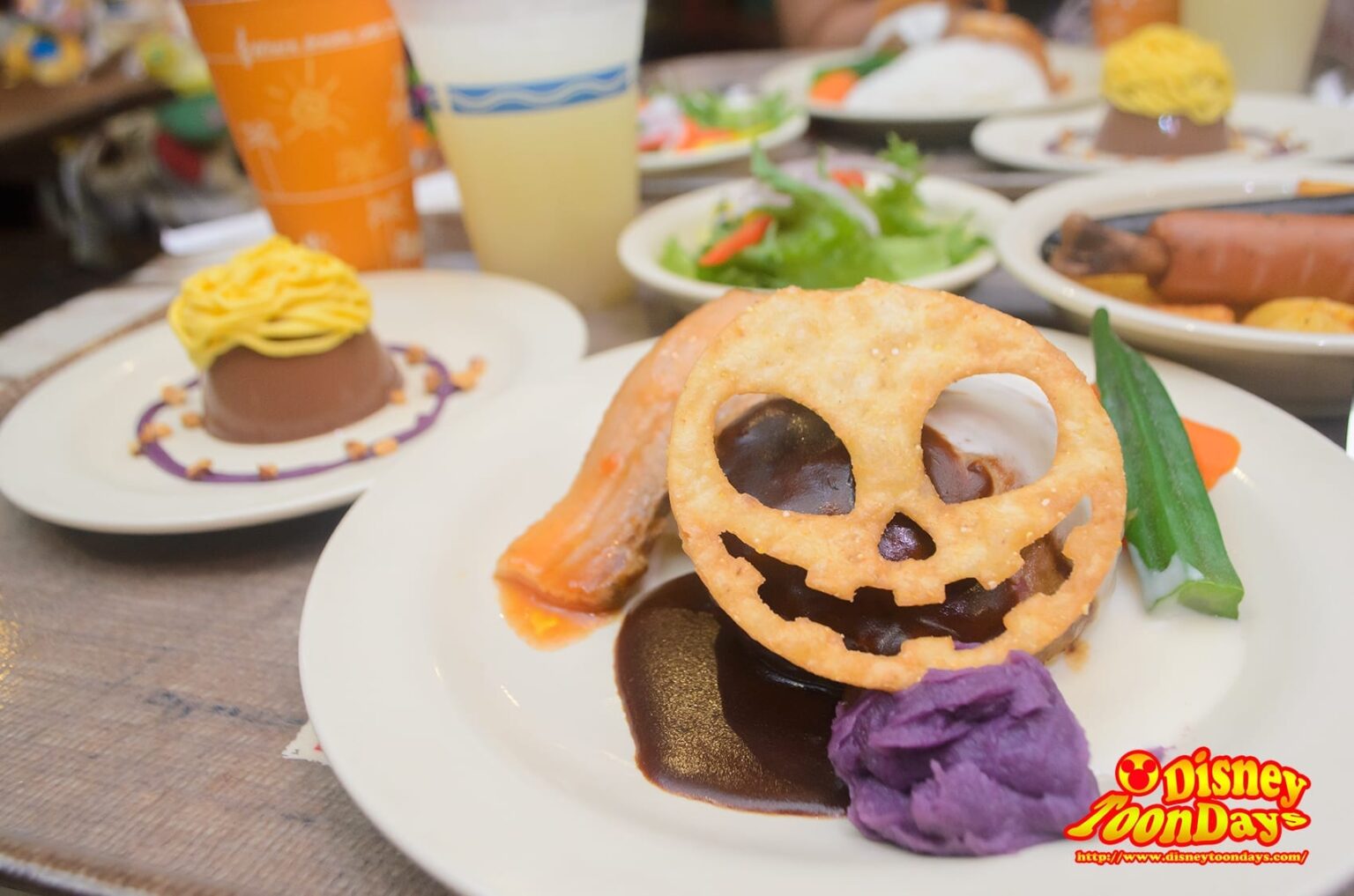 新グッズからしゃべるスケルトンも登場!Twitterキャンペーン”ディズニーお先にハロウィーン”レポート