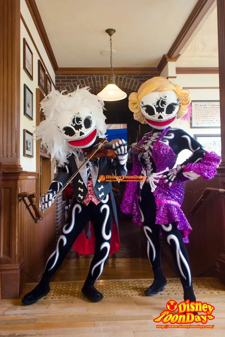 ハロウィーン限定セイリングデイブッフェースケルトンも登場