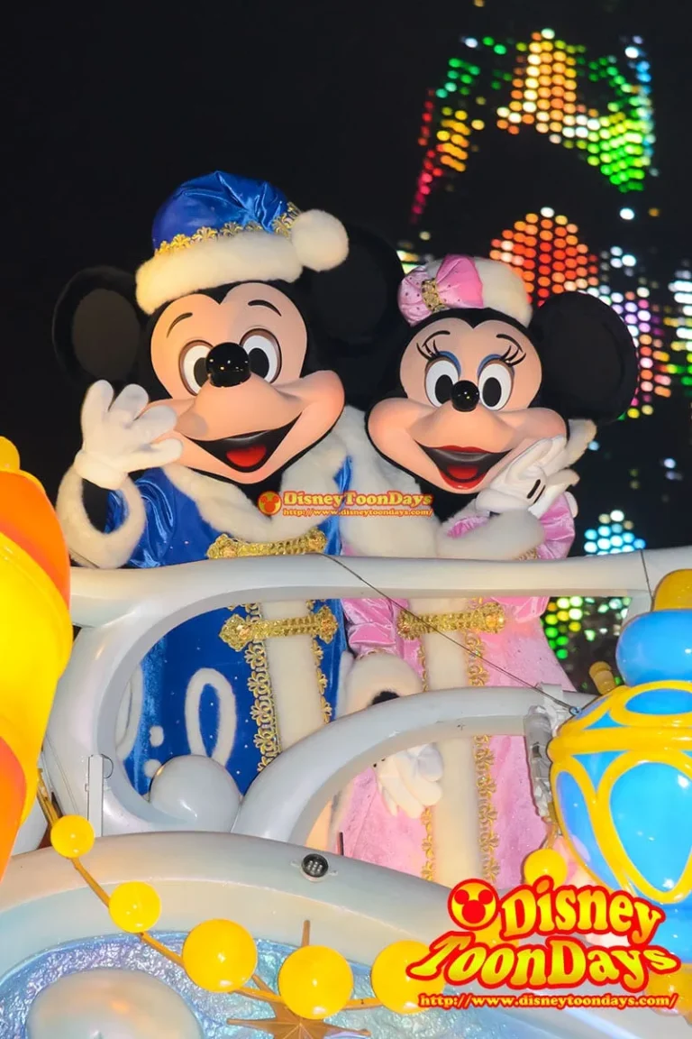 暖かそうな衣装を身にまとうミッキーとミニー@カラーオブクリスマス2014