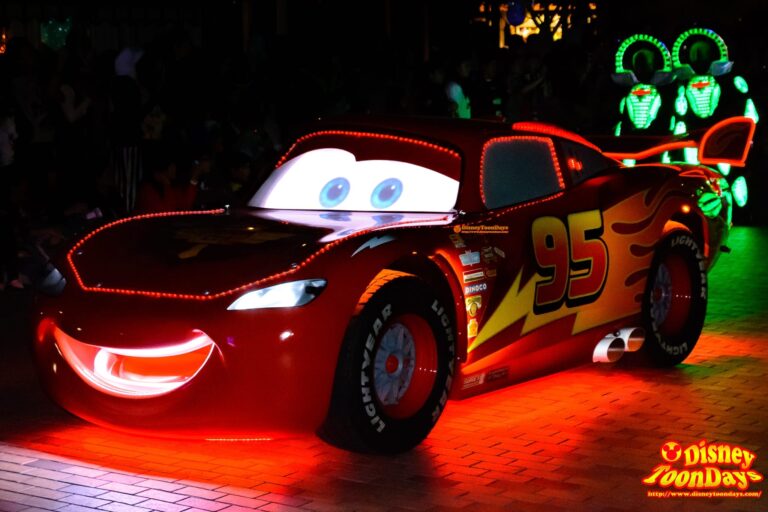 HKDL　ペイント・ザ・ナイト　ライトニング・マックィーン