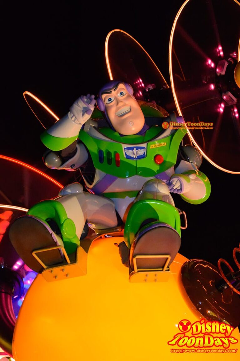 HKDL ペイント・ザ・ナイト バズ