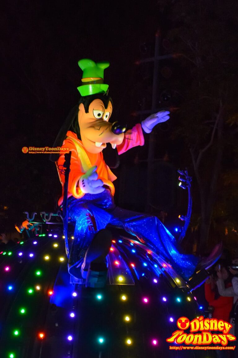 HKDL　ペイント・ザ・ナイト　グーフィー