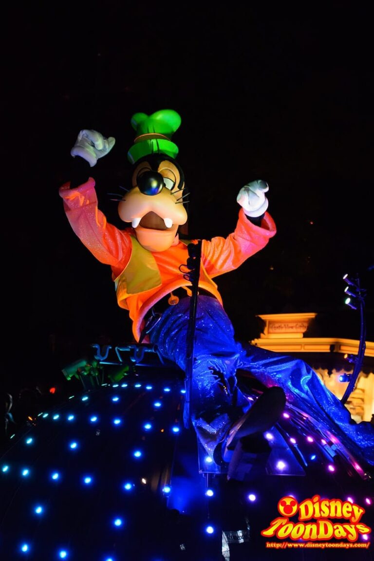 HKDL　ペイント・ザ・ナイト　グーフィー