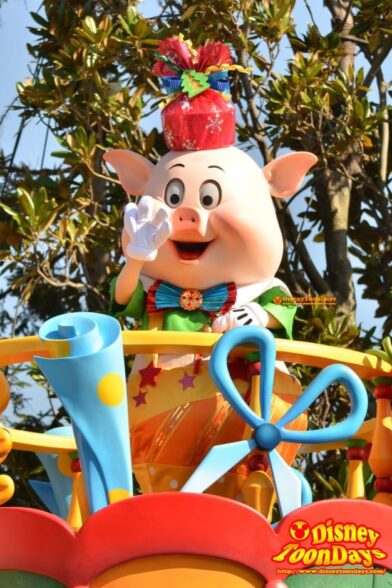 TDL クリスマスファンタジー　2012　ディズニーサンタヴィレッジパレード　ファイファーピッグ