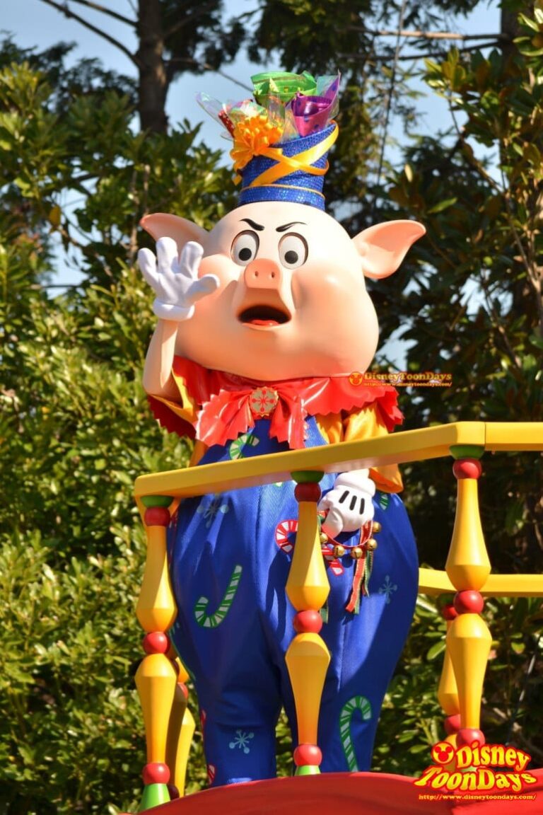 TDL クリスマスファンタジー　2012　ディズニーサンタヴィレッジパレード　プラクティカルピッグ