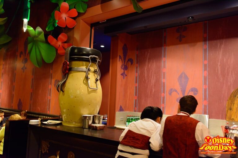 レミーのレストラン『ビストロ・シェ・レミー』の店内