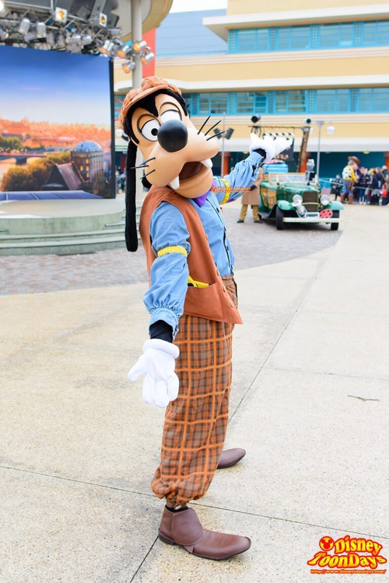 DLP WDS プロダクションコートヤード　ディズニーズ・スターズ・アンド・カーズ グーフィー