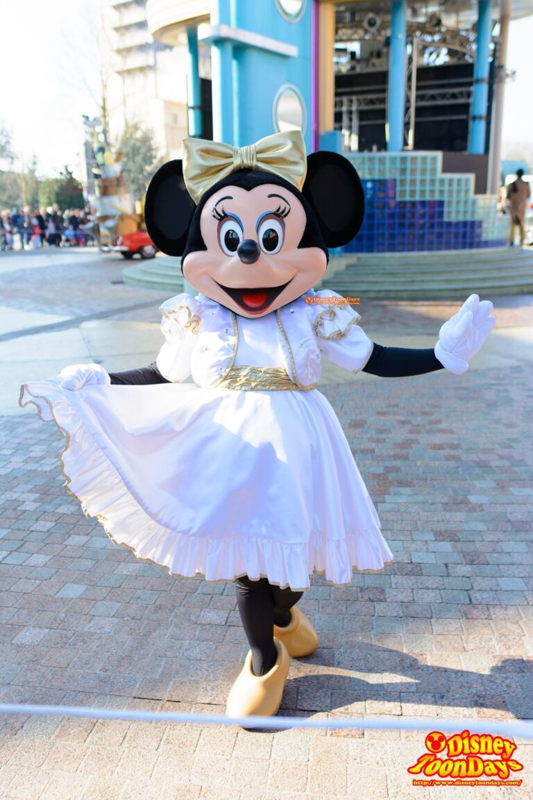 DLP ウォルトディズニースタジオ　プロダクションコートヤード　ディズニーズ・スターズ・アンド・カーズ　グリーティング　ミニーマウス