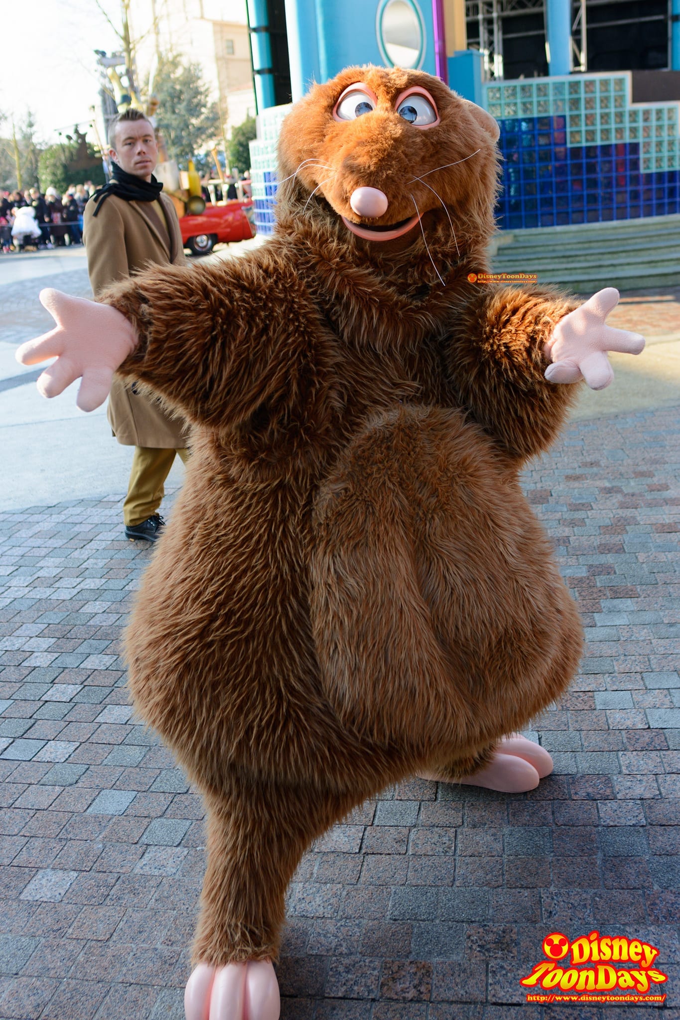 DLP ウォルトディズニースタジオ　プロダクションコートヤード　ディズニーズ・スターズ・アンド・カーズ　グリーティング　エミール