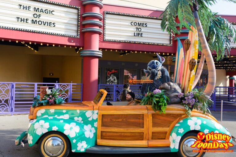 DLP ウォルトディズニースタジオ　プロダクションコートヤード　ディズニーズ・スターズ・アンド・カーズ　グリーティング　スティッチ