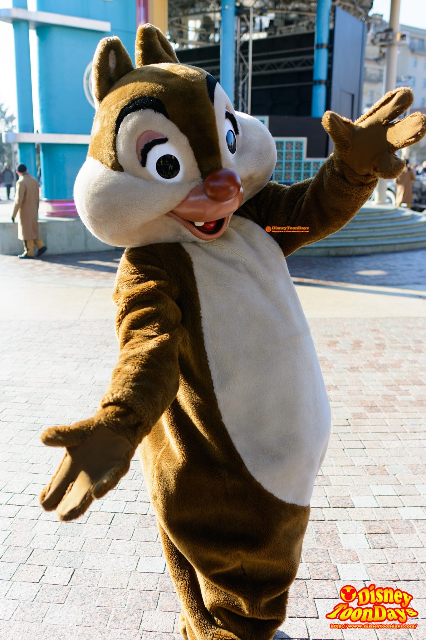 DLP ウォルトディズニースタジオ　プロダクションコートヤード　ディズニーズ・スターズ・アンド・カーズ　グリーティング　デール