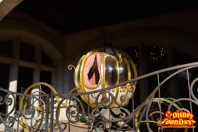DLP　ディズニーランドパリ　ファンタジーランド　オーベルジュ・デ・サンデリオン