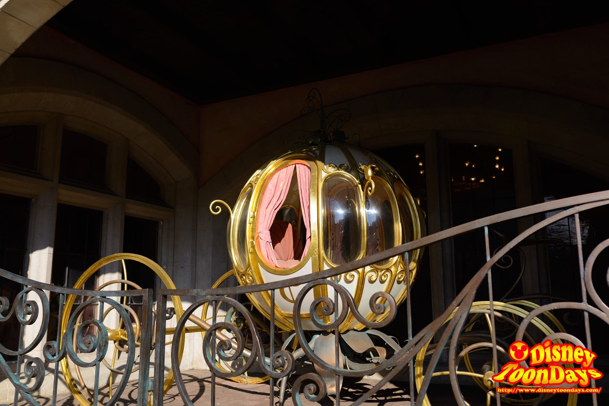DLP　ディズニーランドパリ　ファンタジーランド　オーベルジュ・デ・サンデリオン