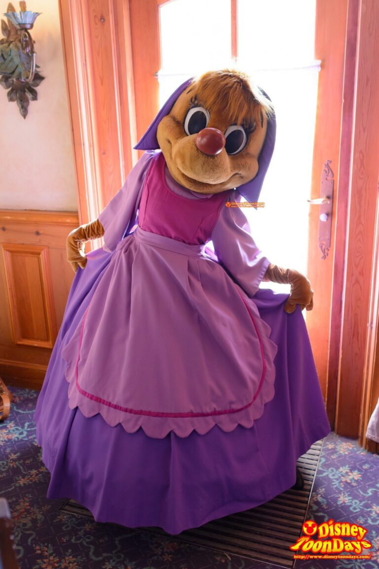 DLP　ディズニーランドパリ　ファンタジーランド　オーベルジュ・デ・サンデリオン　グリーティング　パーラ