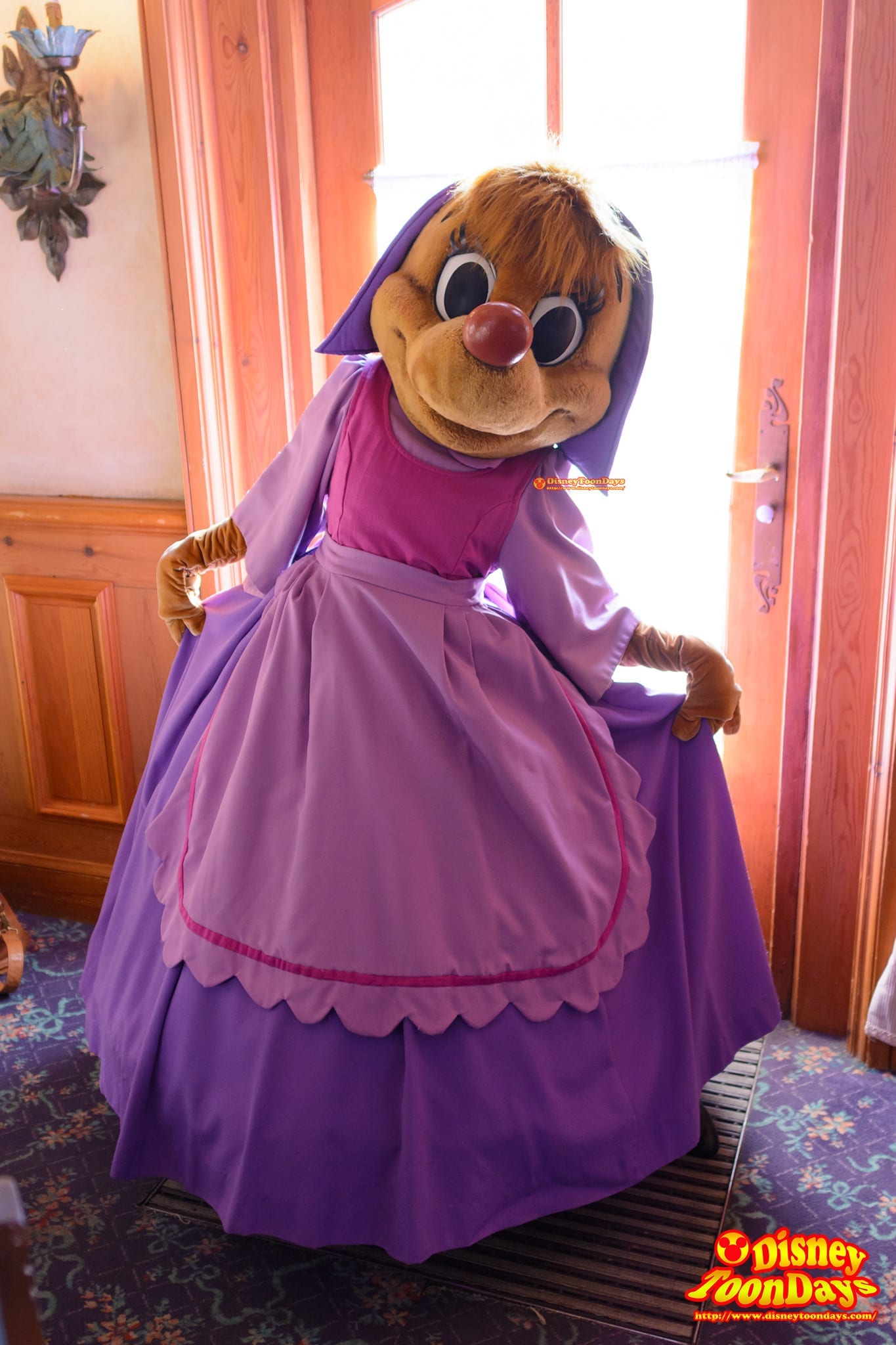 DLP　ディズニーランドパリ　ファンタジーランド　オーベルジュ・デ・サンデリオン　グリーティング　パーラ