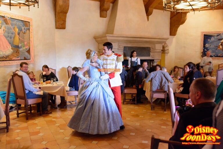 DLP　ディズニーランドパリ　ファンタジーランド　オーベルジュ・デ・サンデリオン　グリーティング　シンデレラ　プリンスチャーミング