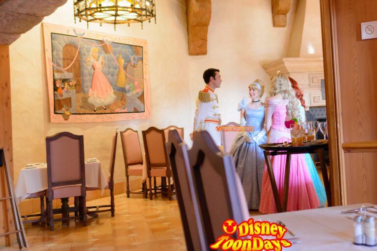 DLP　ディズニーランドパリ　ファンタジーランド　オーベルジュ・デ・サンデリオン　グリーティング　プリンスチャーミング　シンデレラ　アリエル　オーロラ姫