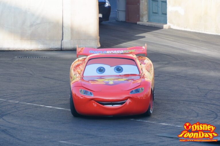 DLP ウォルトディズニースタジオ バックロット　モーターズ…アクション！スタントショースペキュタキュラー・フューチャリング・ライトニングマックィーン ライトニングマックィーン