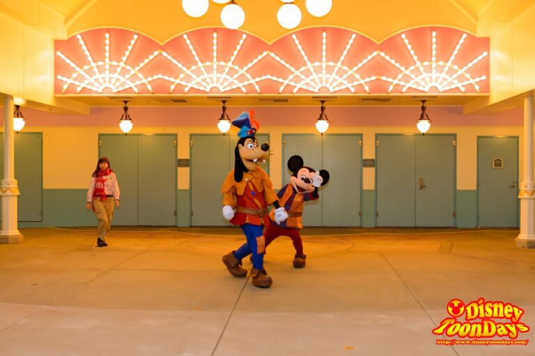 HKDL 10th Happily Ever after 2015 グリーティング ミッキー・アンド・ザ・ワンダラス・ブック　ミッキーマウス　グーフィー