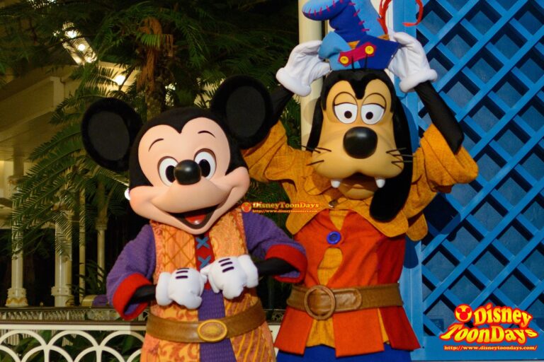 HKDL 10th Happily Ever after 2015 グリーティング ミッキー・アンド・ザ・ワンダラス・ブック　ミッキーマウス　グーフィー
