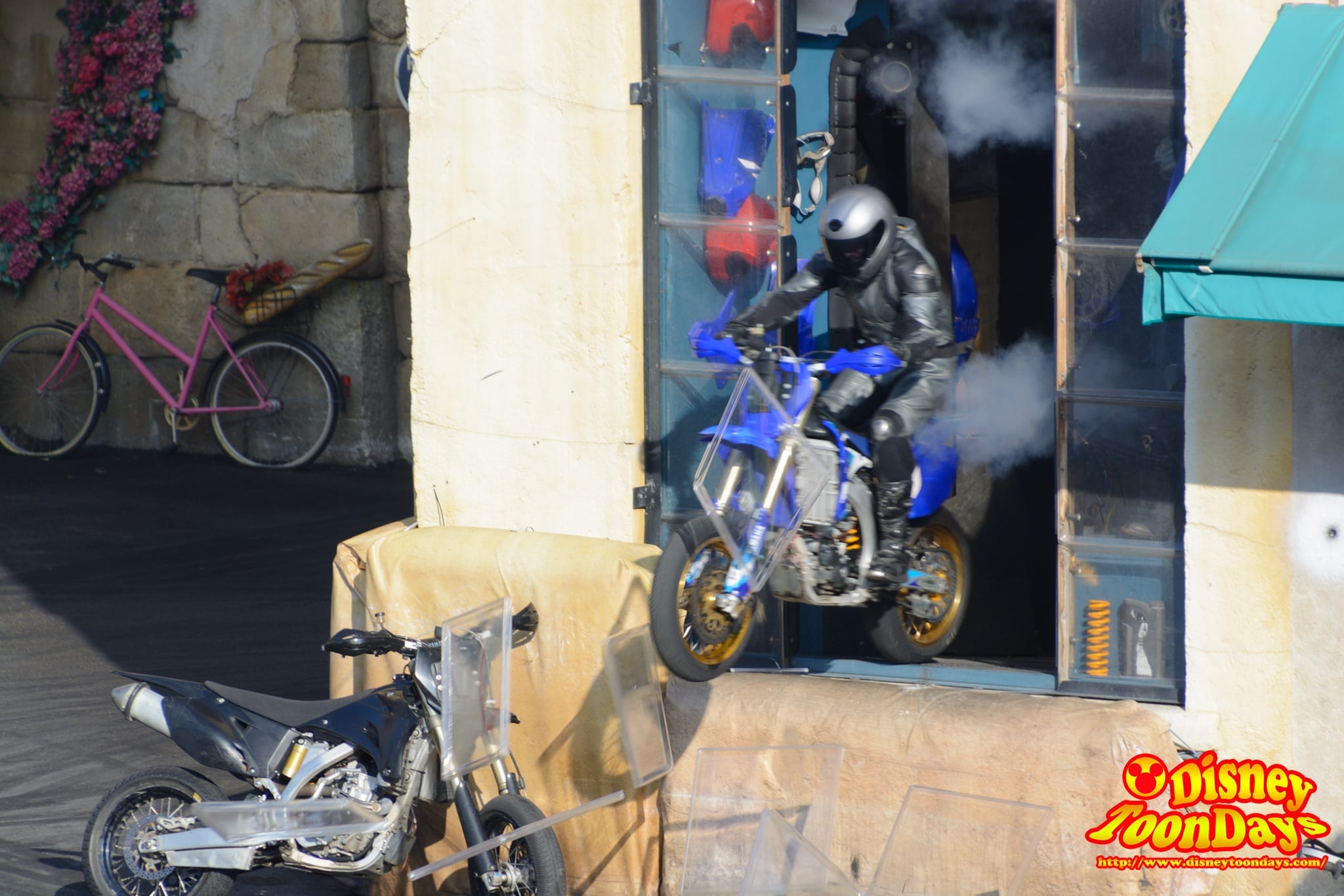 DLP ウォルトディズニースタジオ バックロット　モーターズ…アクション！スタントショースペキュタキュラー・フューチャリング・ライトニングマックィーン