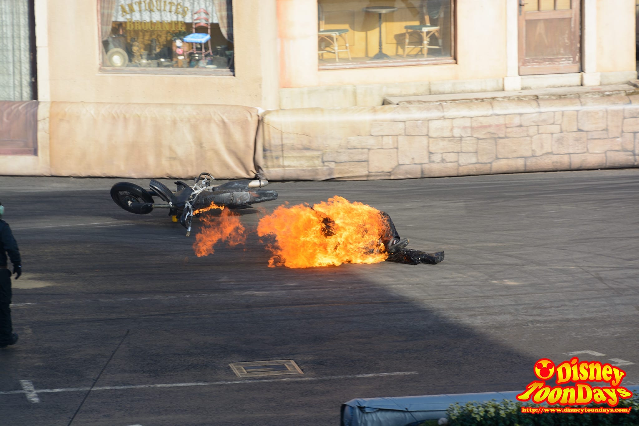 DLP ウォルトディズニースタジオ バックロット　モーターズ…アクション！スタントショースペキュタキュラー・フューチャリング・ライトニングマックィーン