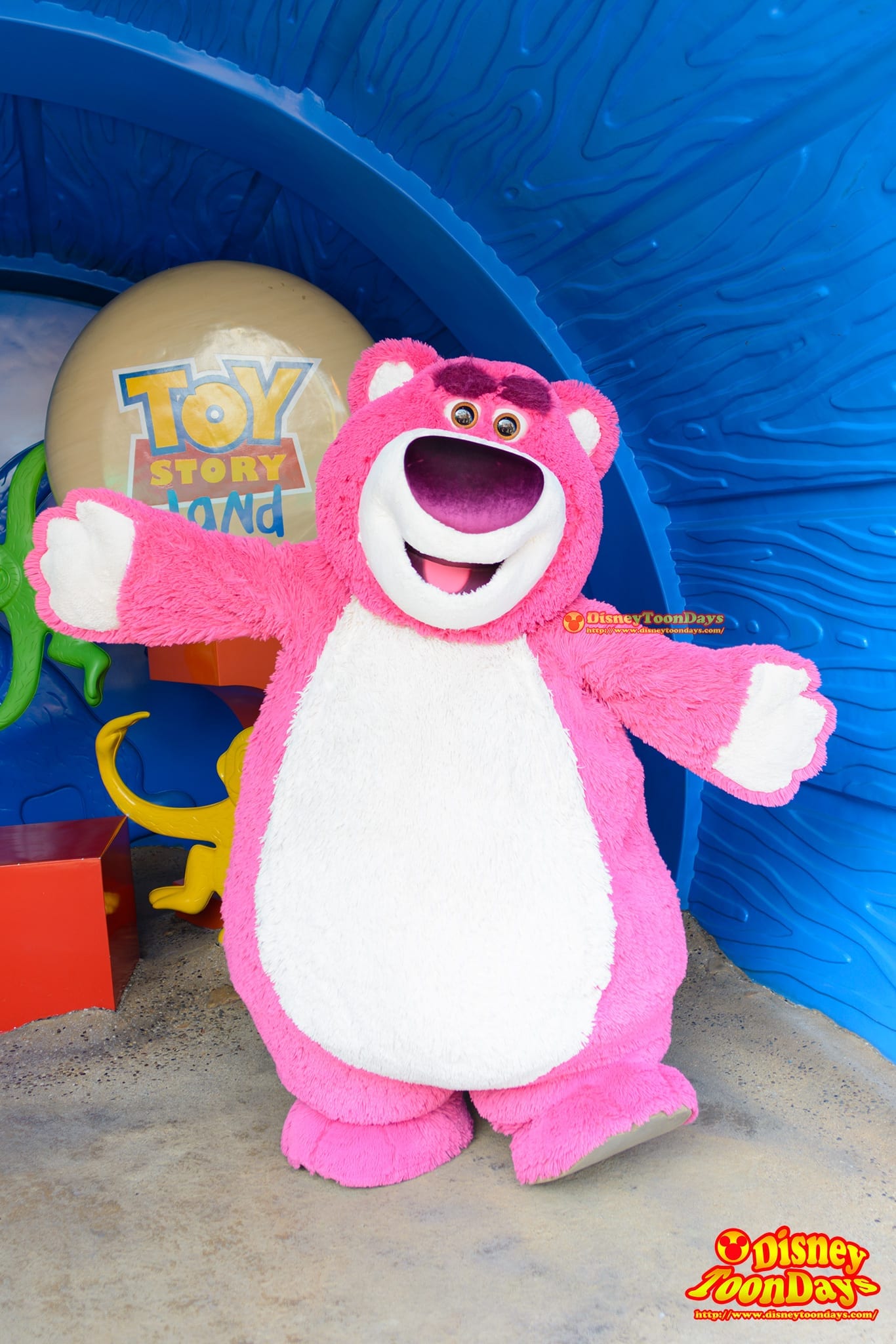 HKDL 10th Happily Ever after 2015 トイ・ストーリーランド バレル・オブ・ファン グリーティング　ロッツォ・ハグベア