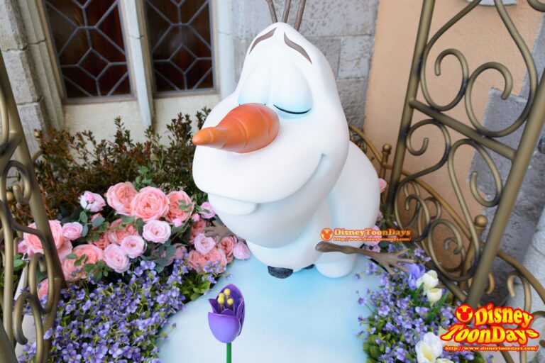 最後のシーンでオラフが花をかぐシーンを再現