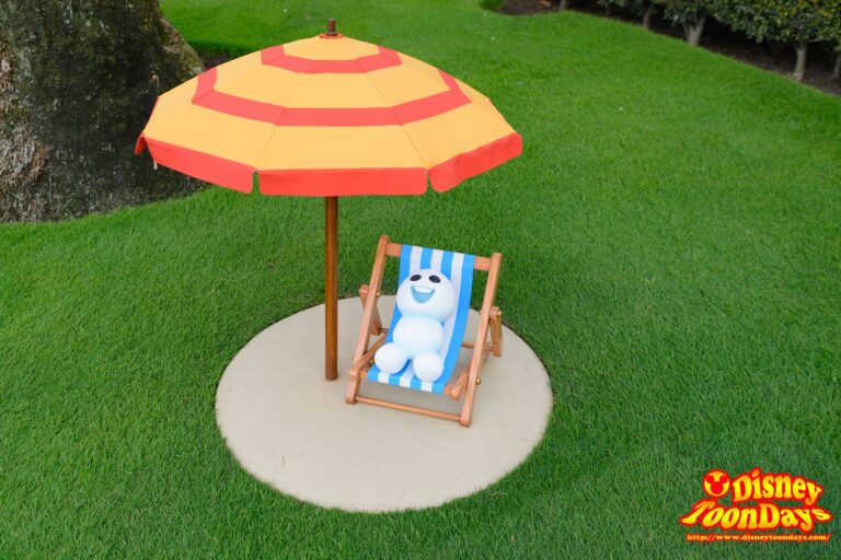 クリスタルパレス・レストラン横に1体のスノーギース