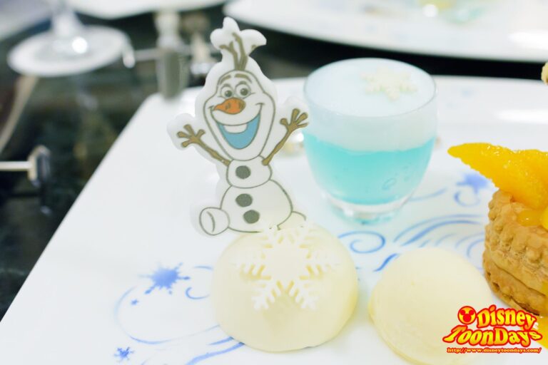 コーヒークリーム入りホワイトチョコレートのムース、バニラアイス