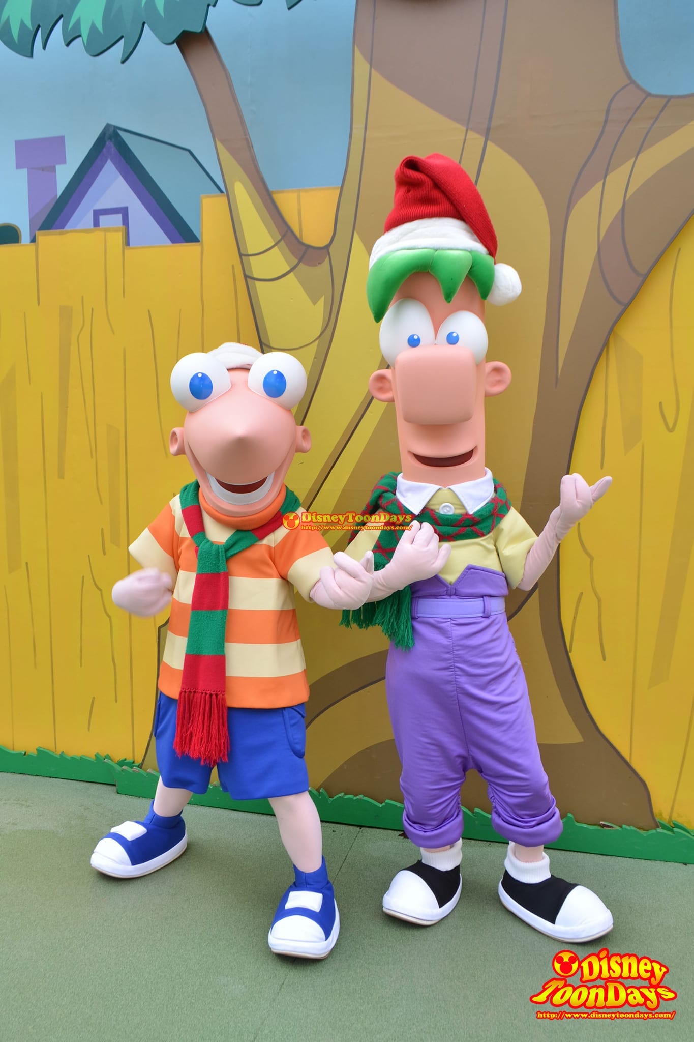 WDW ディズニーハリウッドスタジオ ストリーツオブアメリカ グリーティング フィニアスとファーブ (クリスマスバージョン)