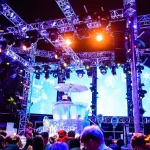 公演を終了する「Mad T Party」