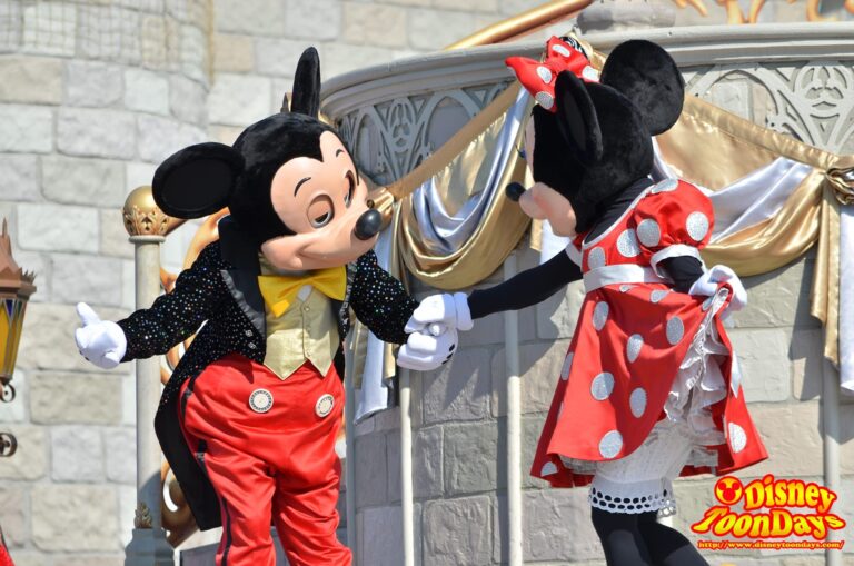 WDW マジックキングダム キャッスルフォアコートステージ ドリーム・アロング・ウィズ・ミッキー ミッキーマウス 、ミニーマウス